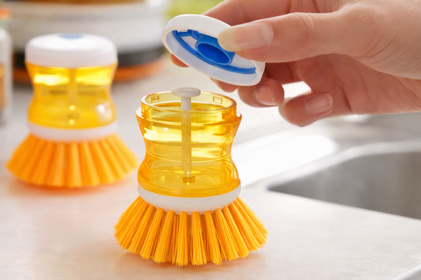Cepillo limpieza con dispensador jabon