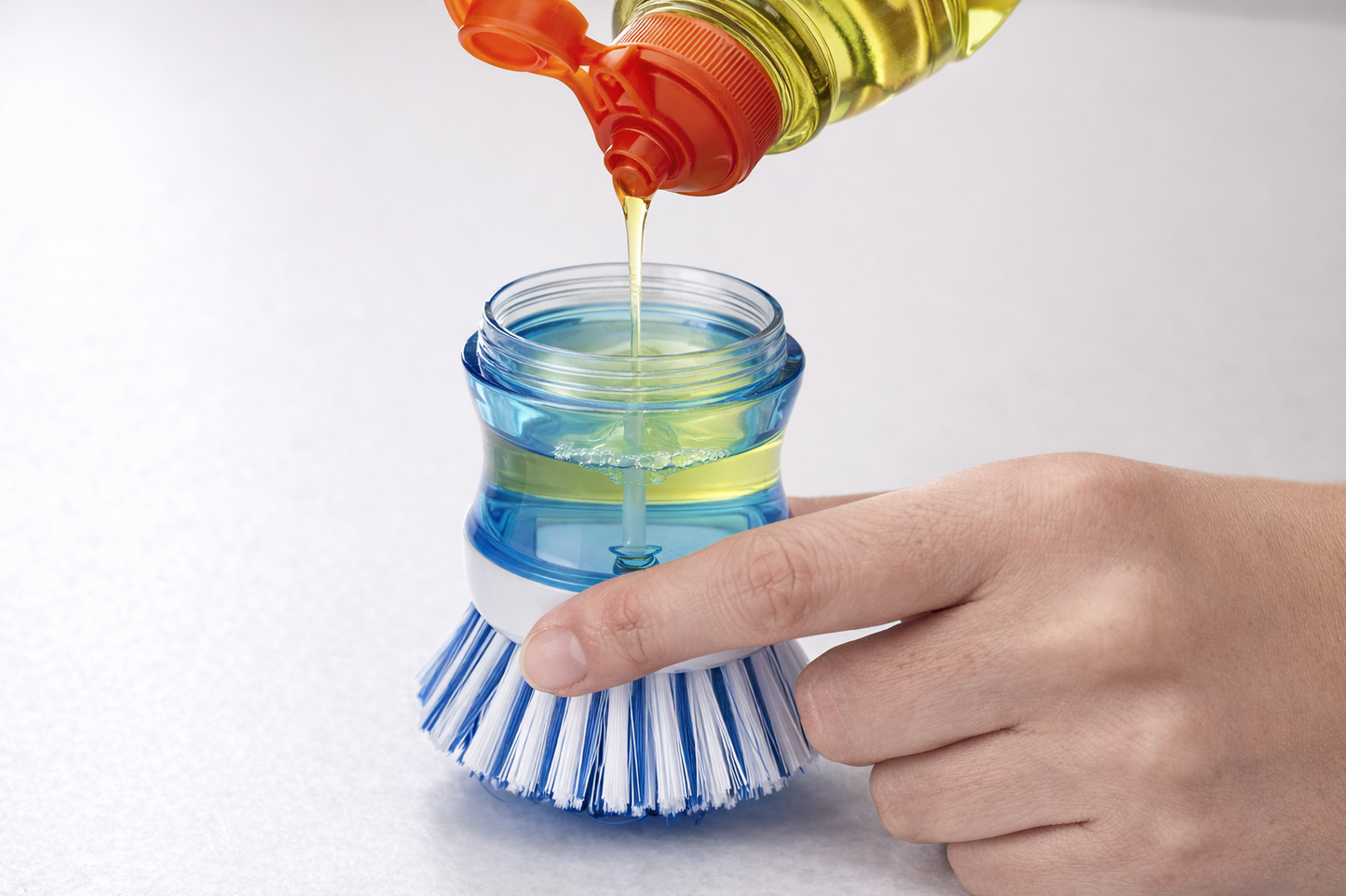 Cepillo limpieza con dispensador jabon